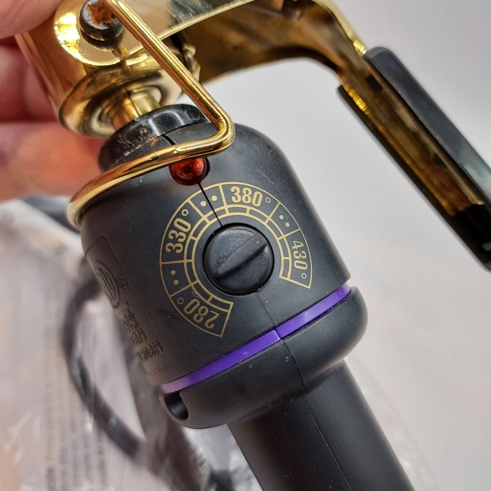 Hot Tools Signature Series Gold Curling Iron Wand 1' - HTIR1575. New, not in Box - Picture 3 of 6